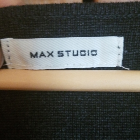 Casual black & grey fall/winter dress - Picture 2 of 2